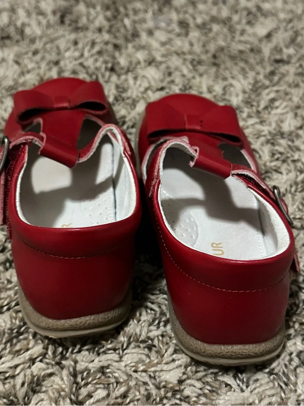 L’amour Emma classic bow t straps size 11